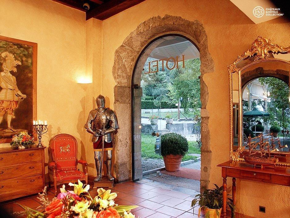 Chateau Des Comtes De Challes Interior foto